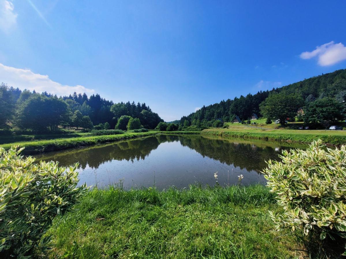 Domek Caloroczny Nad Zalewem U Podnoza Gor Stolowych ราดคูฟ ภายนอก รูปภาพ